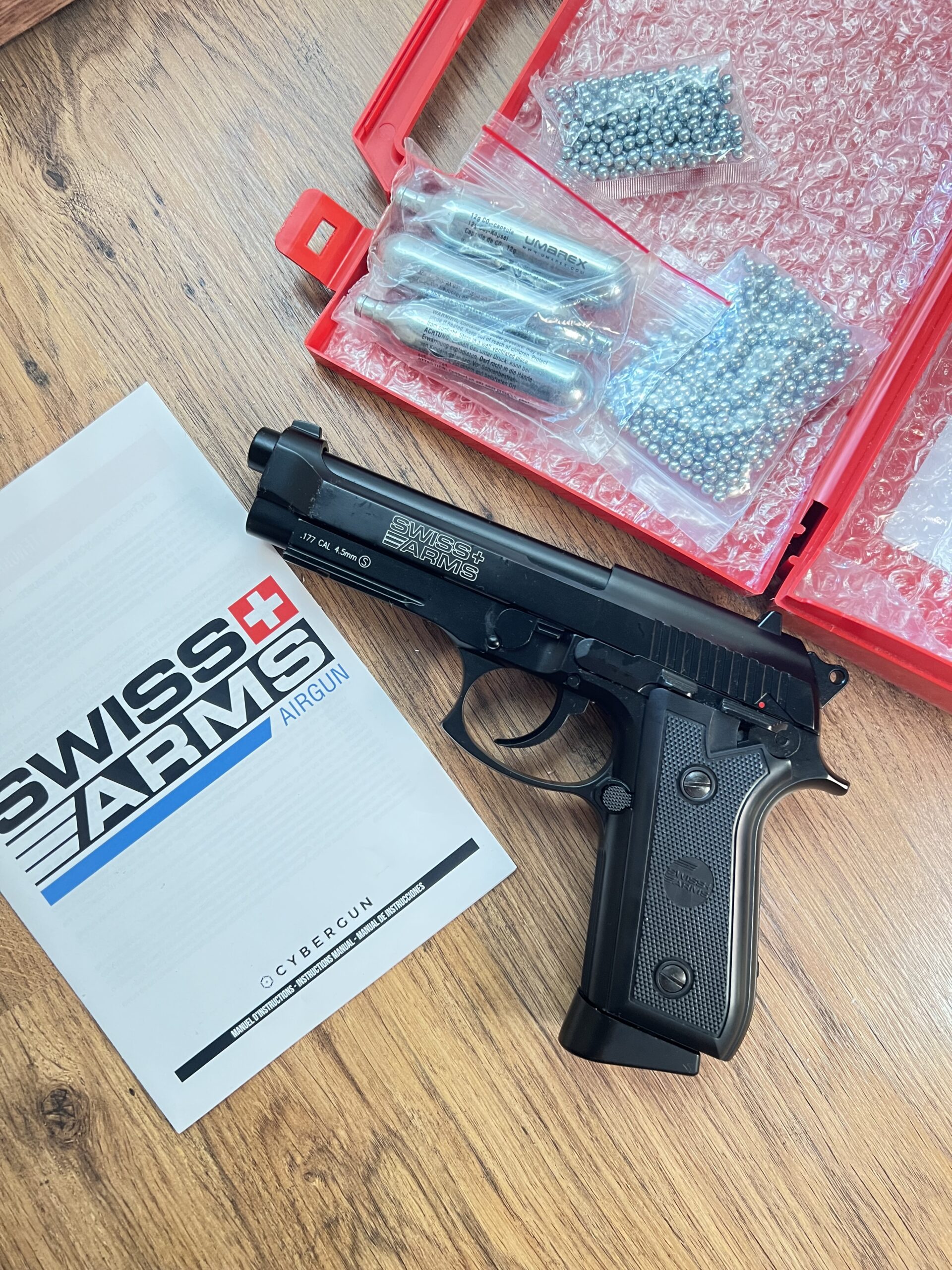 Pistola réplica Swiss Arms P92