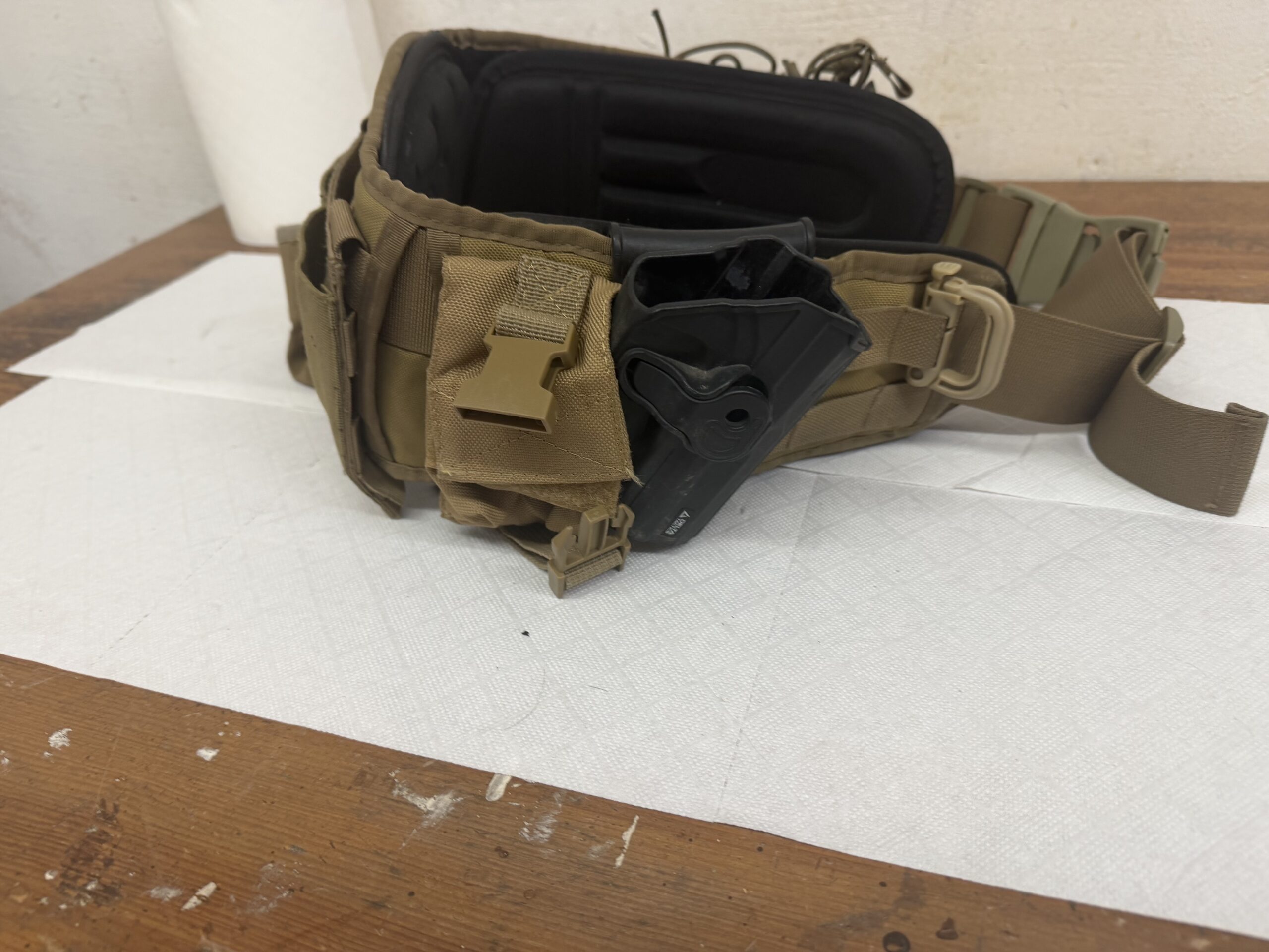 Firstline, con pouch de m4 y cargador pistola. Bolsa de descarga y funda kidex de hk uso compac