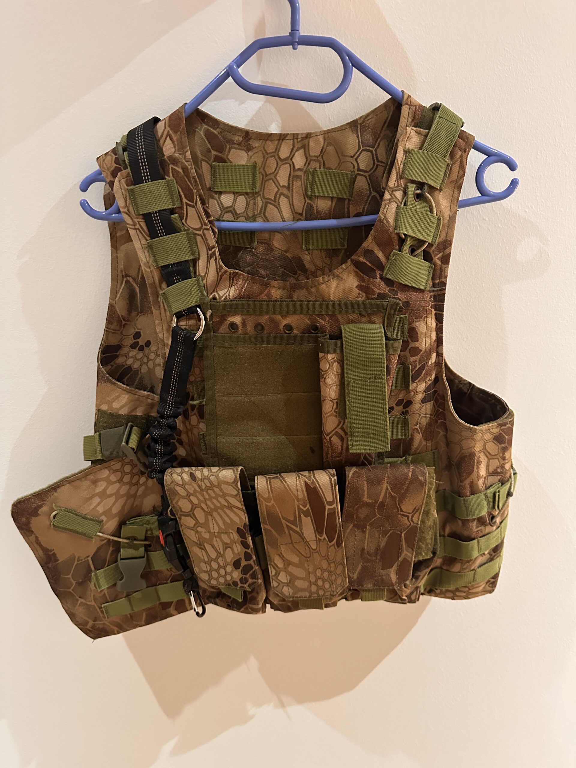 Chaleco camuflaje + camisa camuflaje