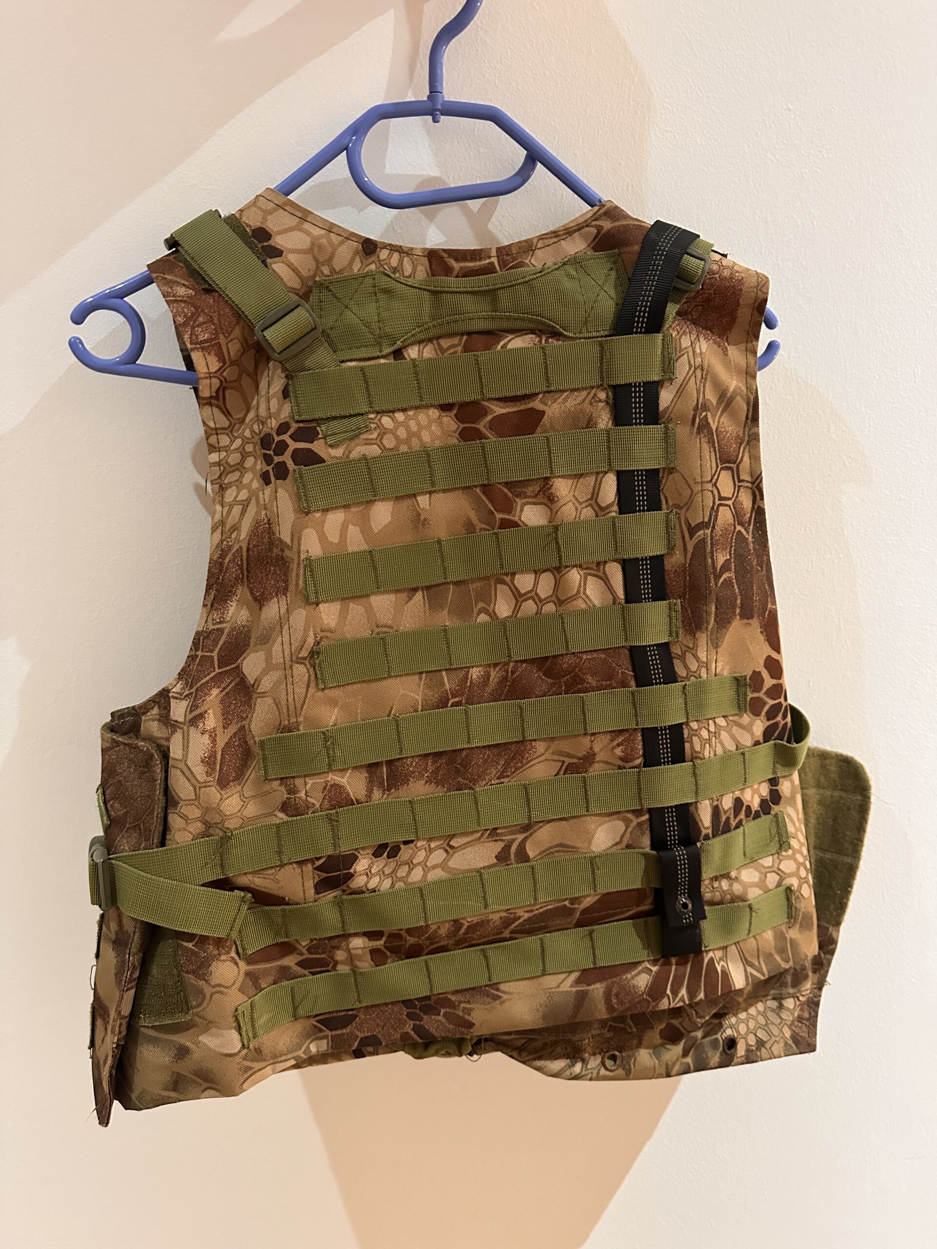 Chaleco camuflaje + camisa camuflaje
