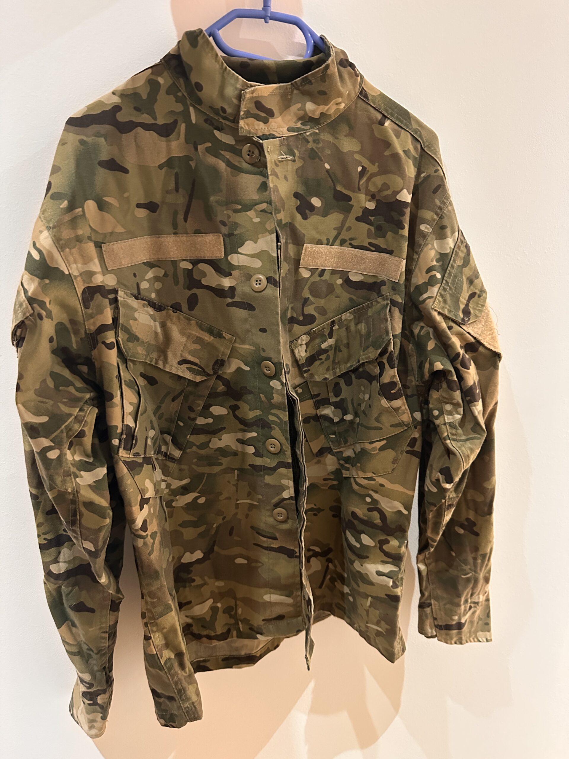 Chaleco camuflaje + camisa camuflaje