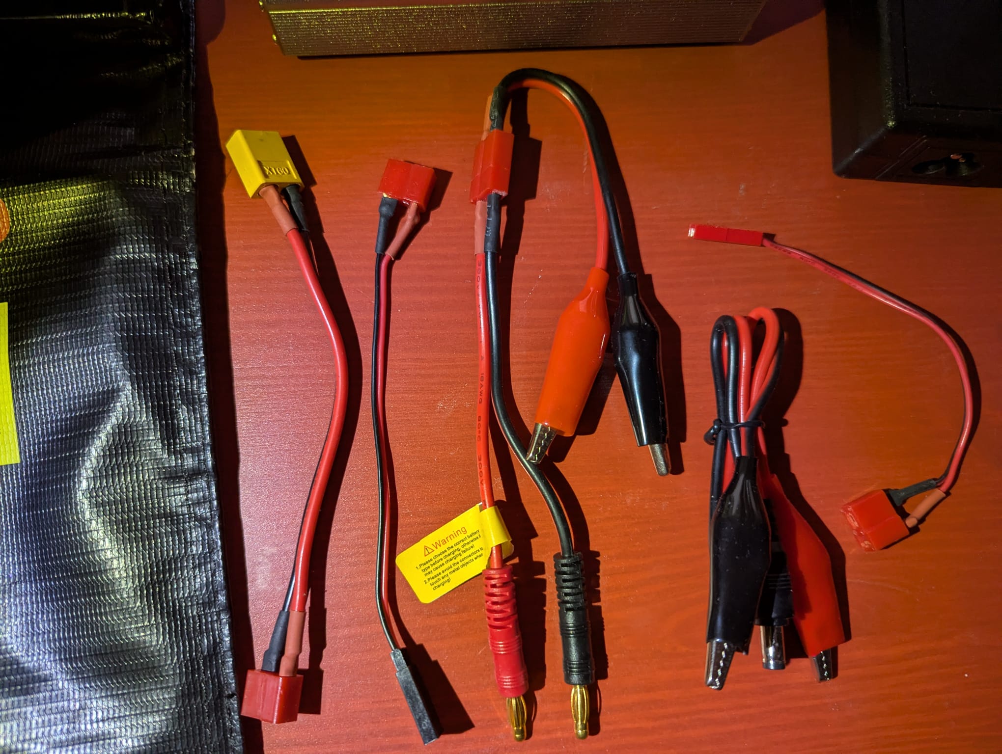 Cargador Inteligente HB6 + Bolsa Ignífuga + 2 Baterías 11.1v
