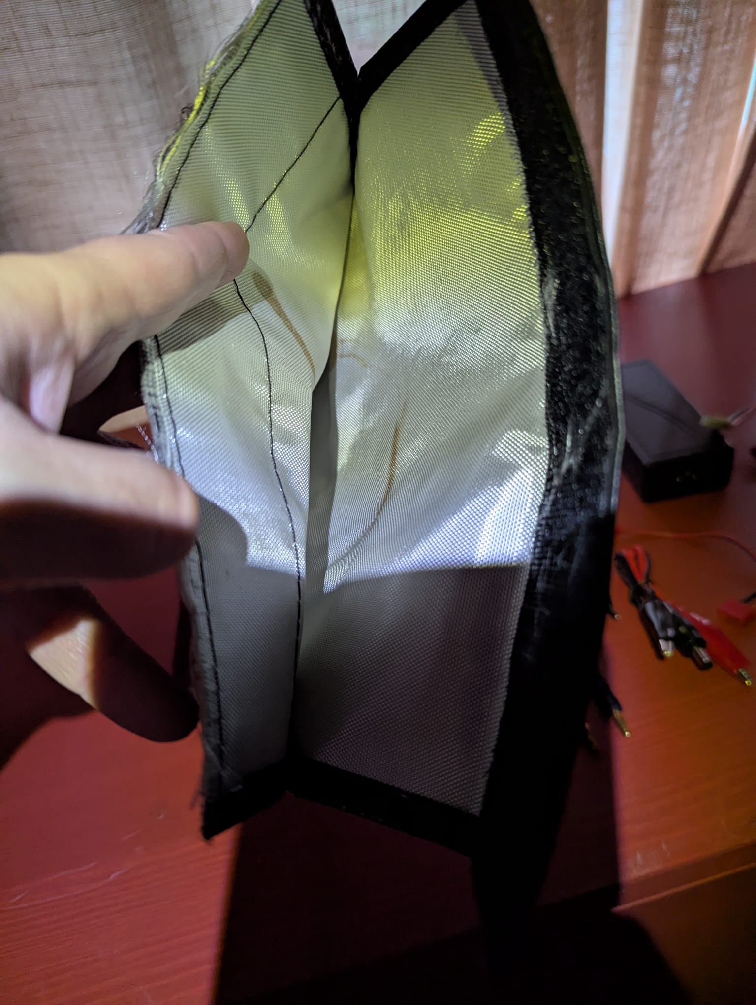 Cargador Inteligente HB6 + Bolsa Ignífuga + 2 Baterías 11.1v